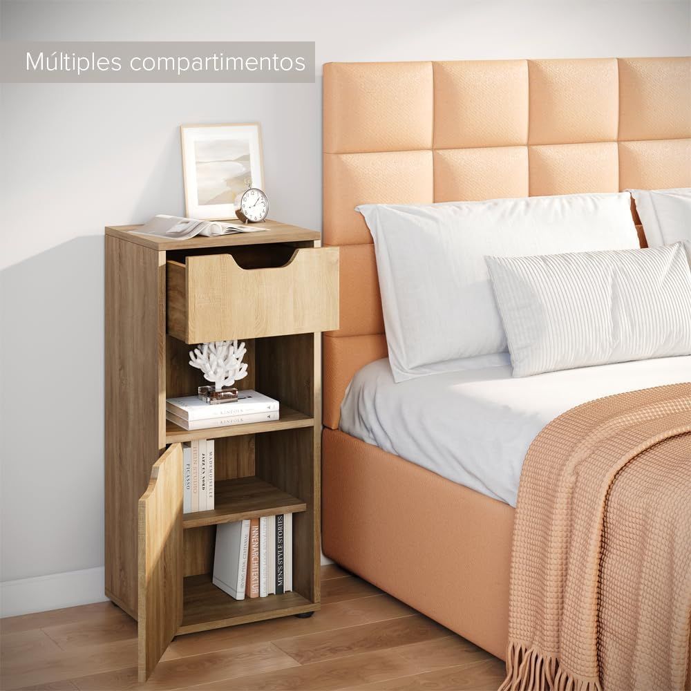 Amplios compartimentos de almacenamiento ocultos tras la puerta del mueble auxiliar.
