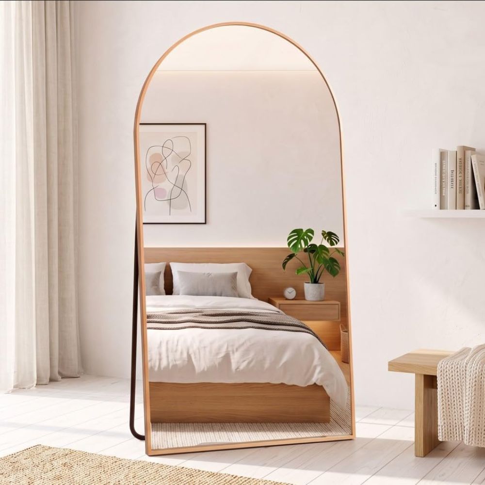 Espejo vestidor de 192x85 cm con marco dorado Marctani para salones amplios.