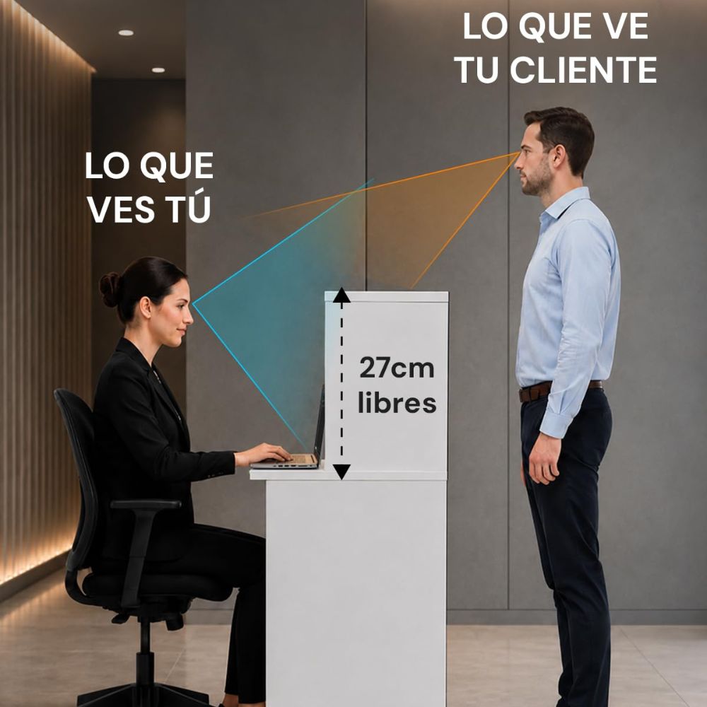 Detalle de los estantes de almacenamiento en el escritorio de recepción compacto.