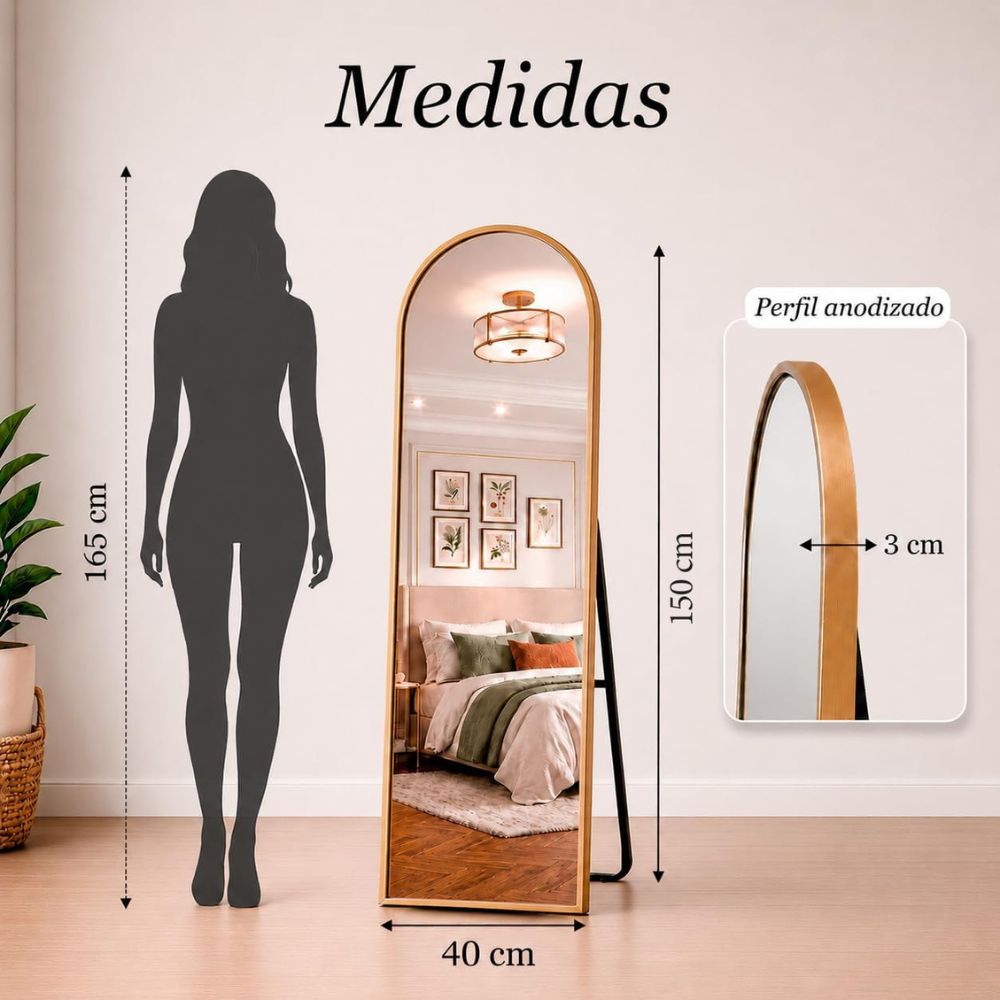 Espejo arqueado plateado de 150x40 cm optimizando el espacio en un pasillo estrecho.