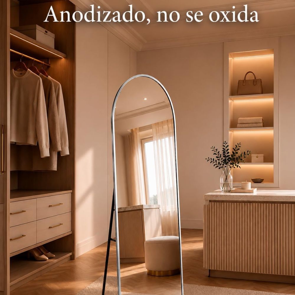 Soporte trasero de pie desplegado en el espejo de cuerpo entero Marctani.