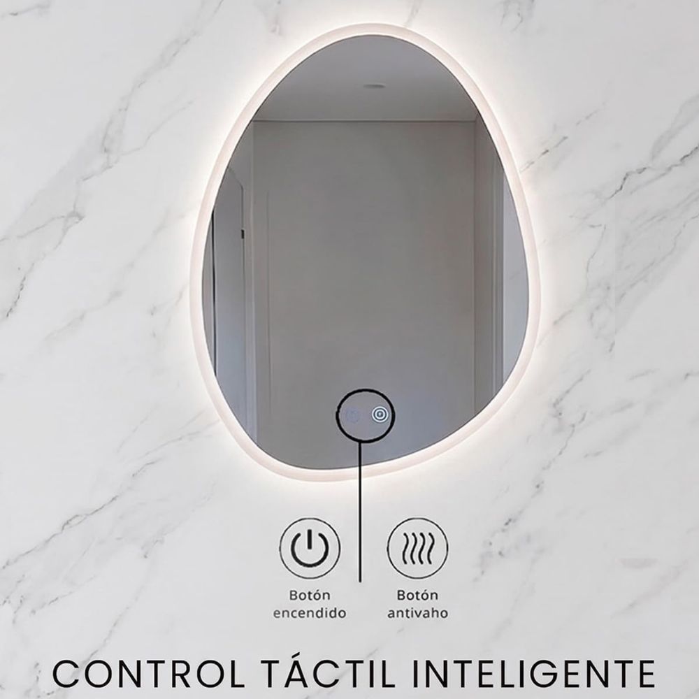 Detalle del panel táctil del espejo asimétrico LED con luz regulable.