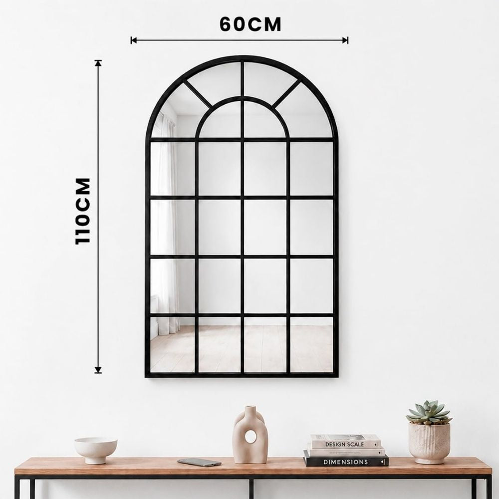 Diferentes medidas del espejo ventana metálico Marctani disponibles en acabados negro y dorado.