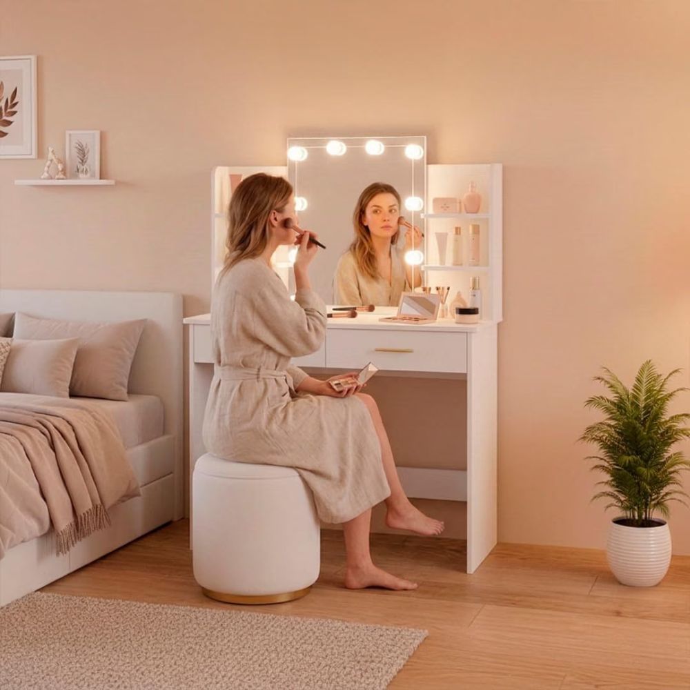 Espejo iluminado con bombillas LED regulables para un maquillaje profesional sin sombras.
