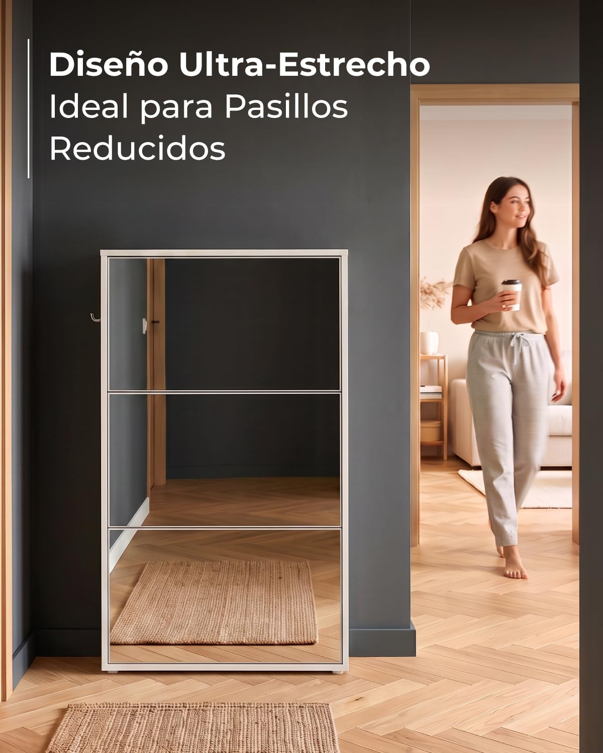 Detalle de la percha y ganchos laterales de acero para llaves y bolsos.
